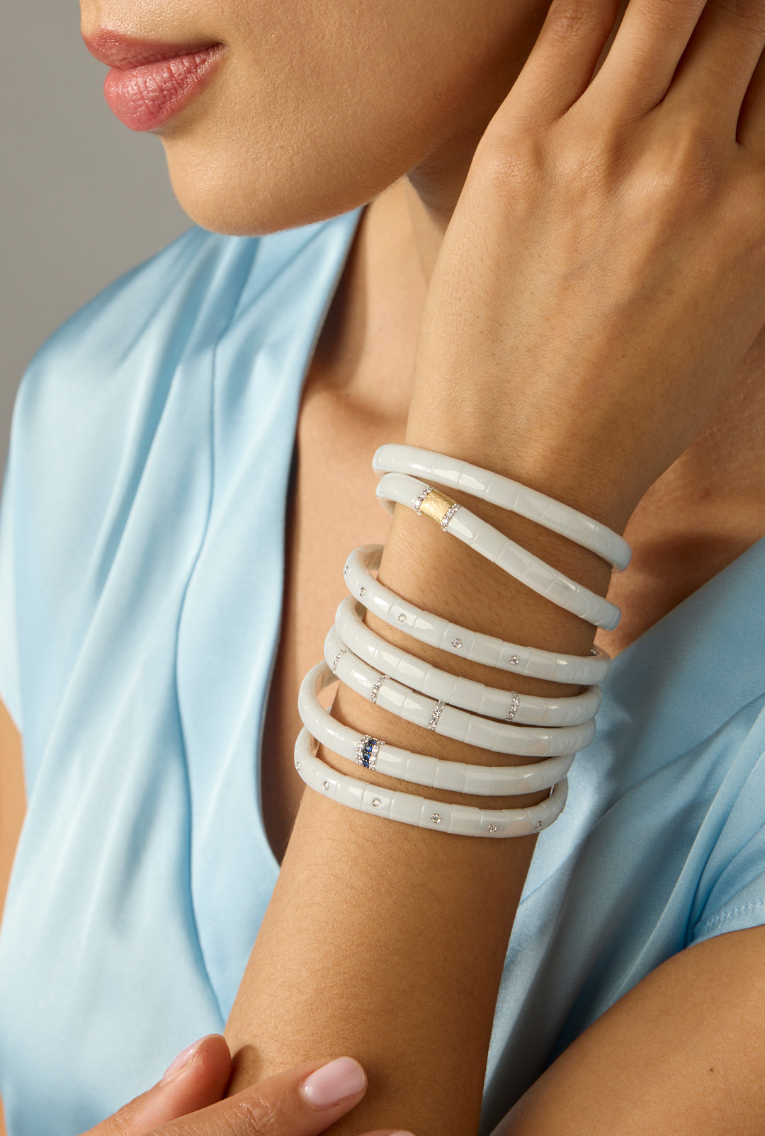 18KW White Ceramic 5 Alternating Bezel Diamond Stretch Bracelet