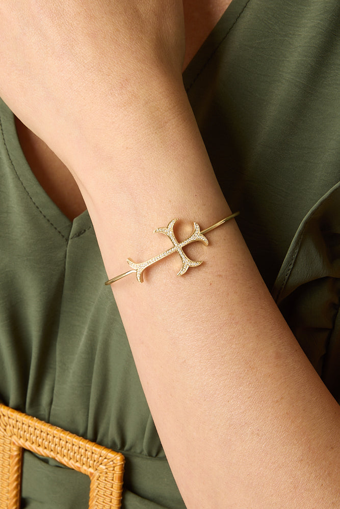 14KY Fluted Cross Bracelet