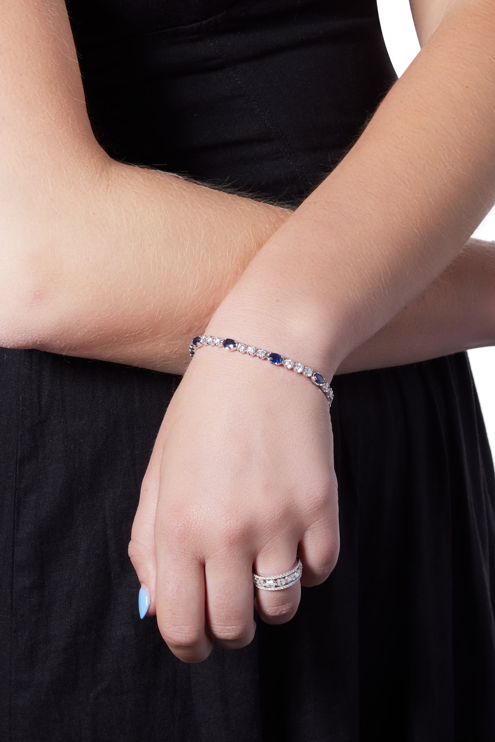 18KW Oval Blue Sapphire Link Bracelet