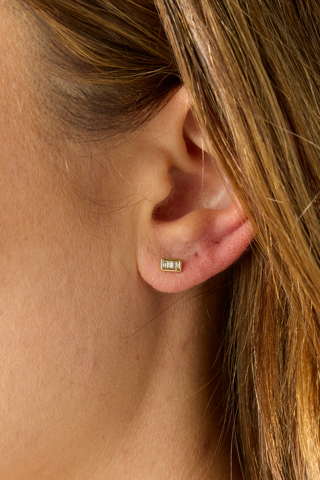 14KY Diamond Baguette Bar Studs