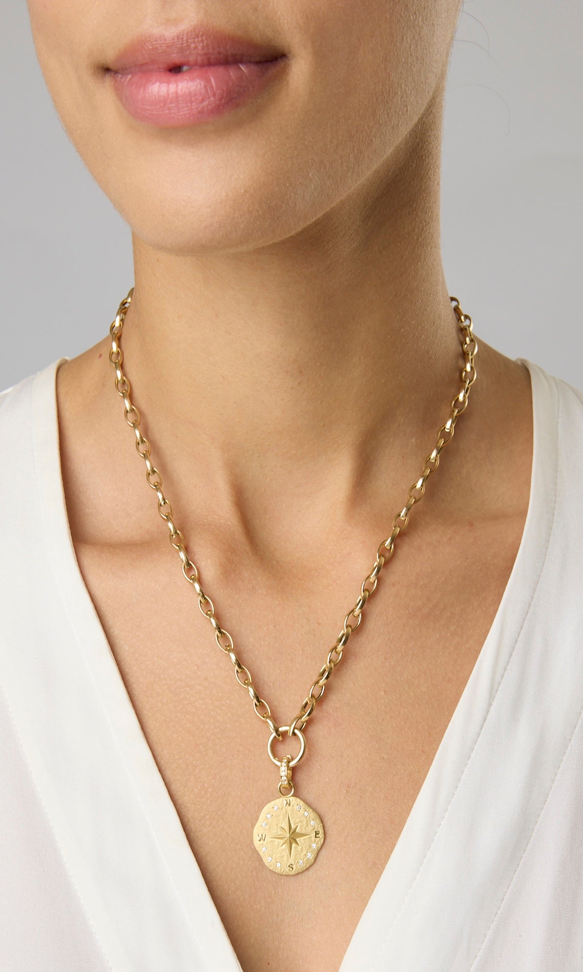 18KY Guiding Charm with Diamonds