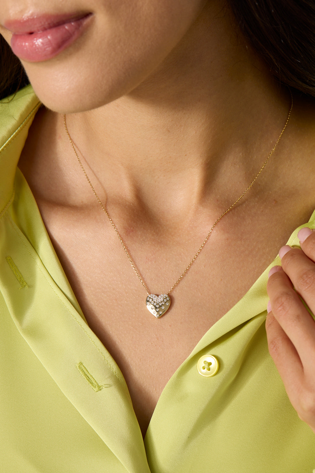 14KY Scattered Diamond Heart Necklace