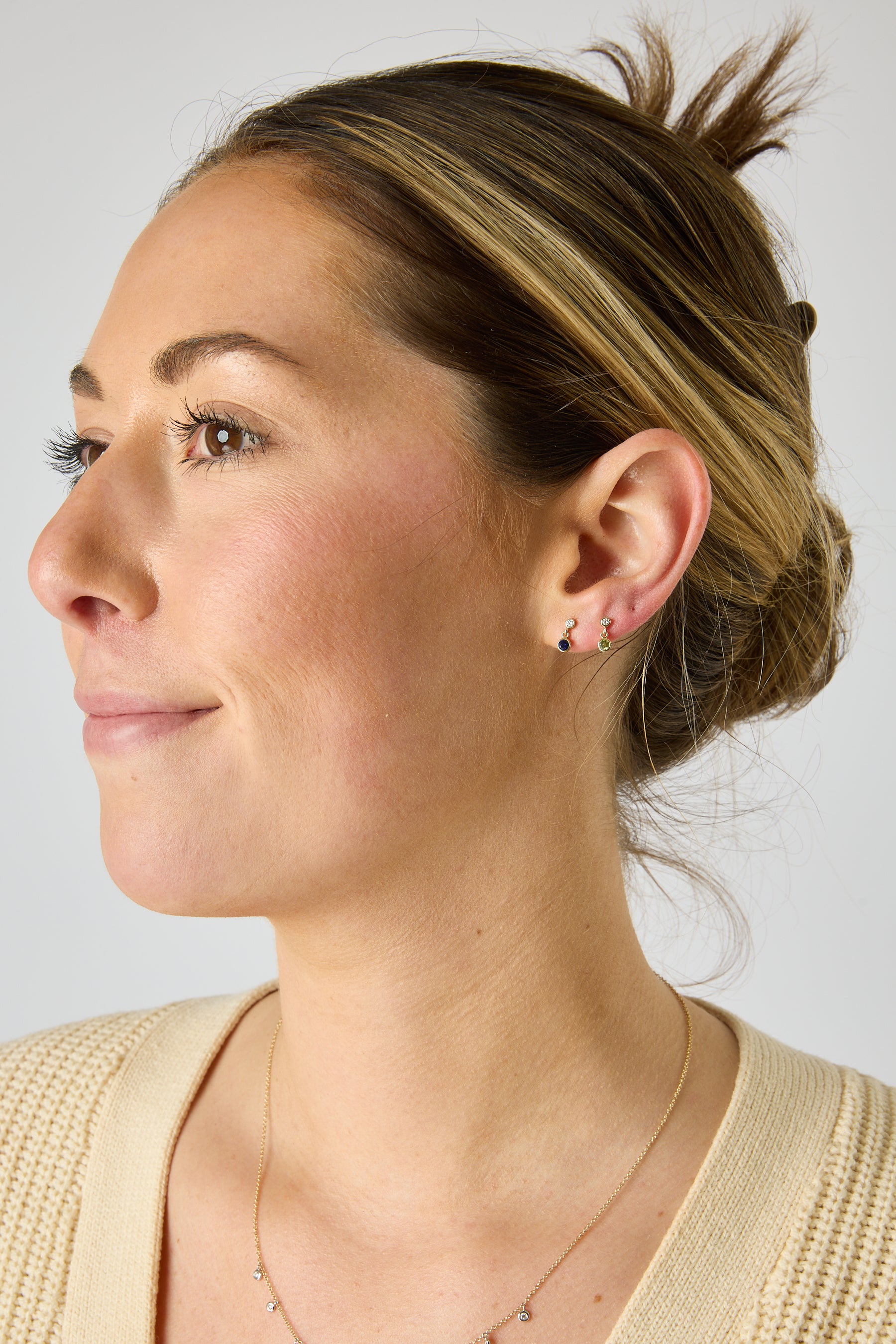 14KY 2 Stone Bezel Drops Peridot