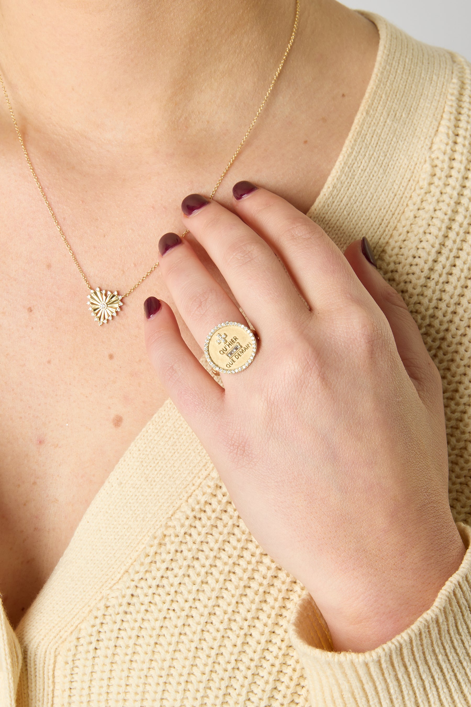 18KY Love Token Ring