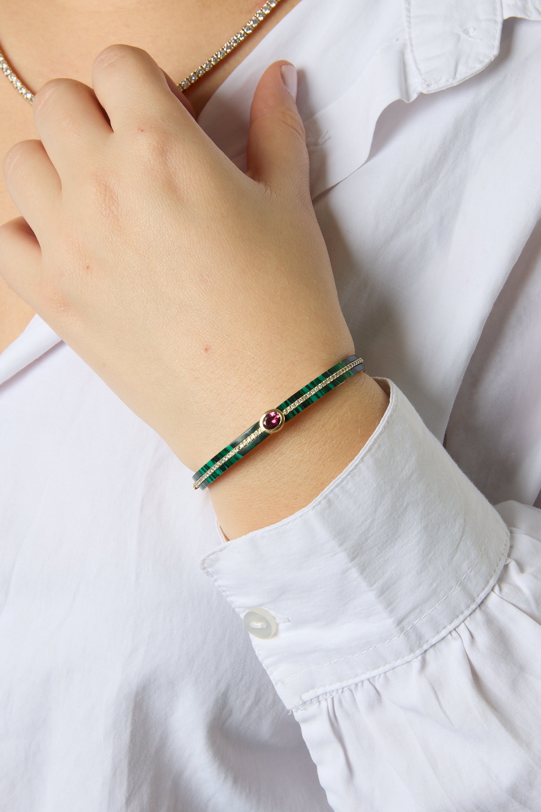 14KY Stoned Love Bangle