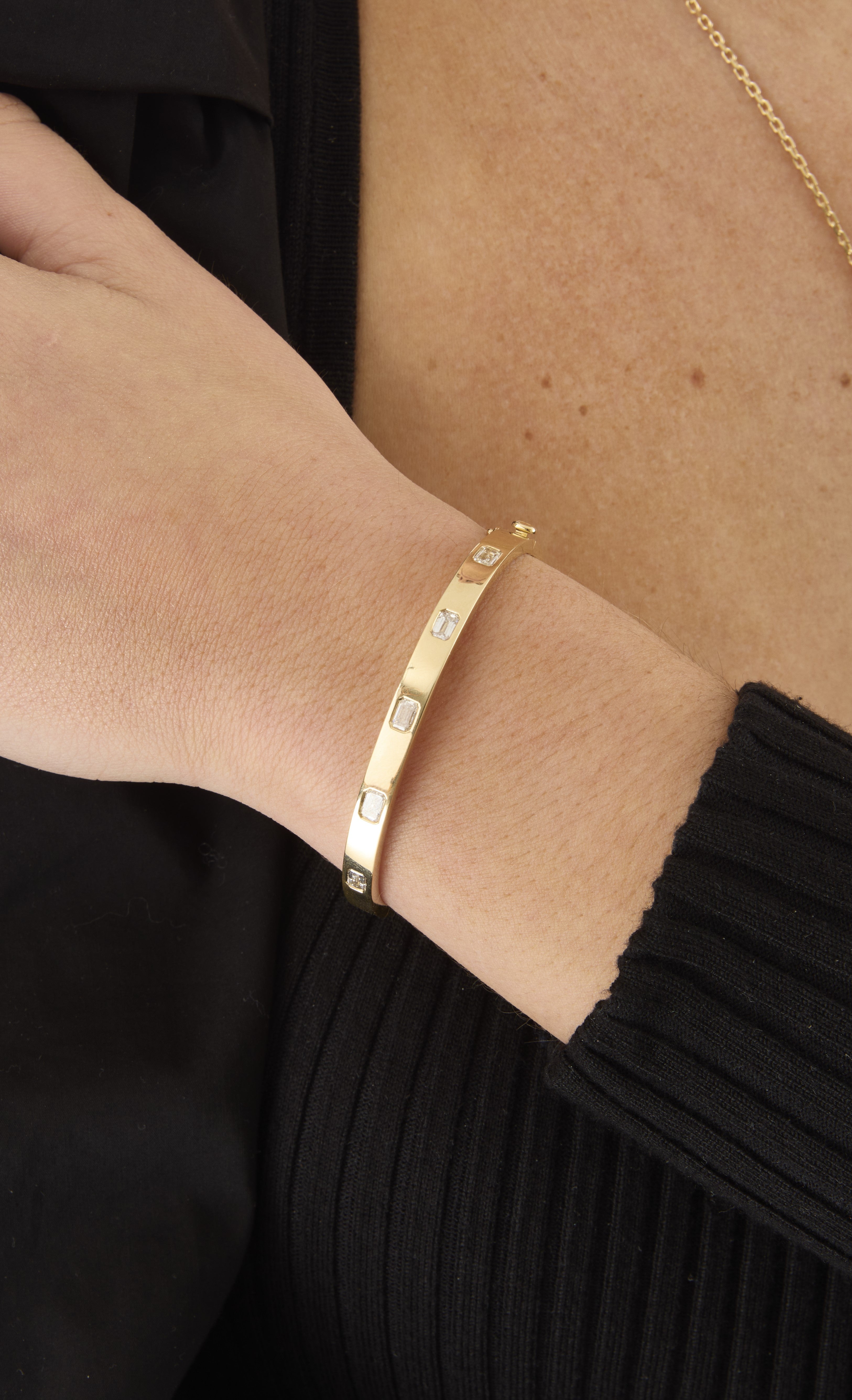 14KY 5 Emerald Burnish Set Bangle