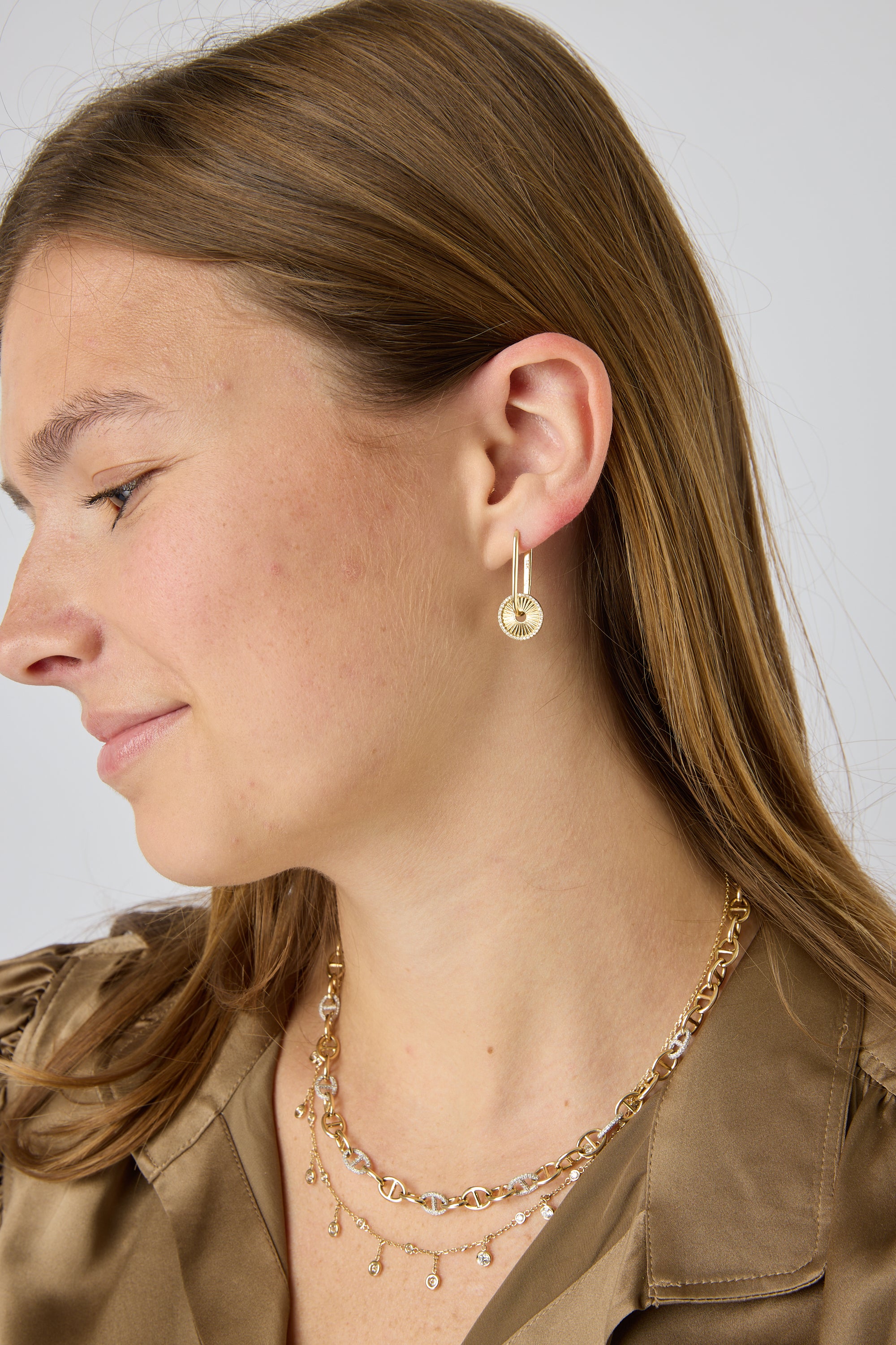 14KY Fluted Pave Disc Oval Hoops