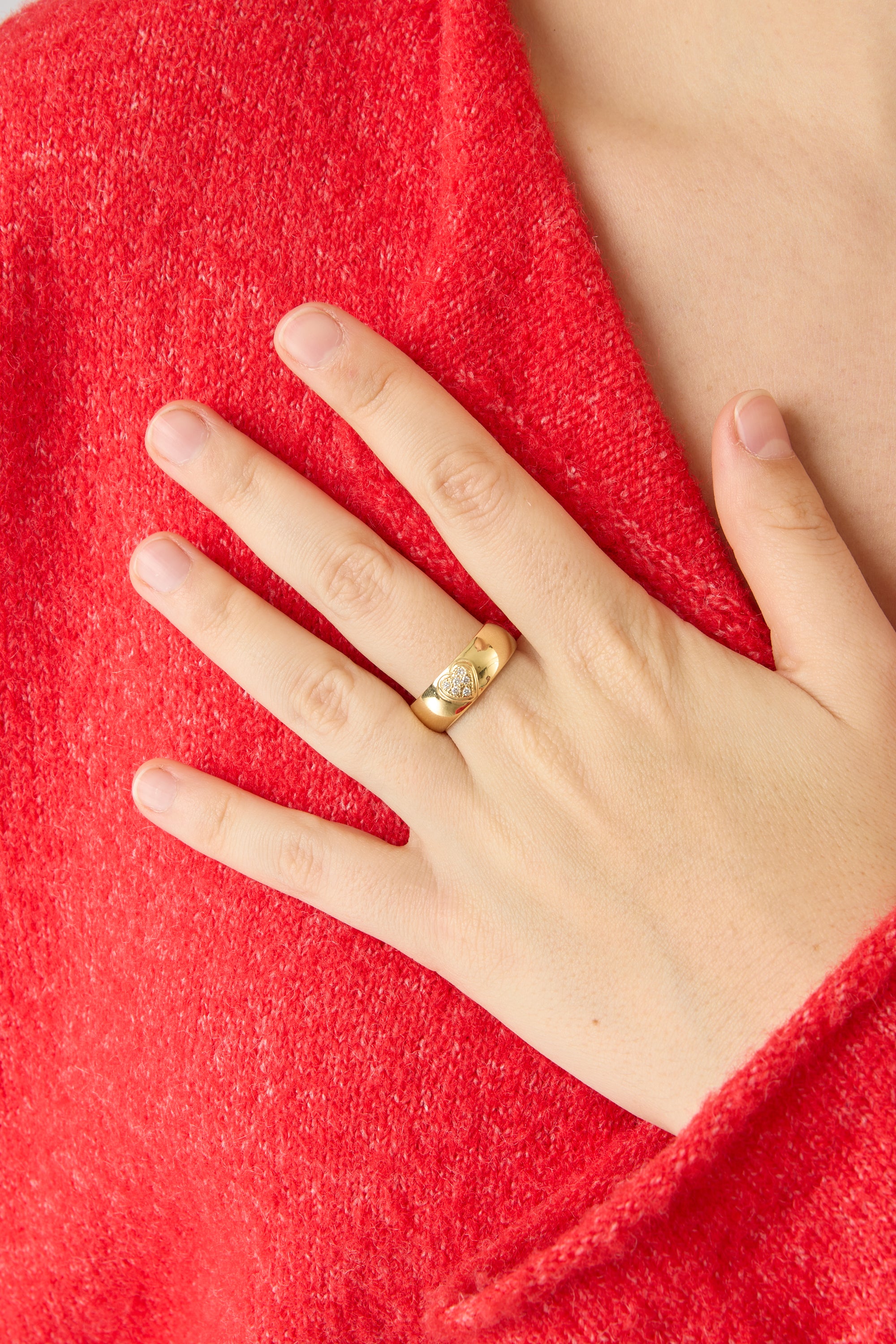 18KY Band with Pave Heart