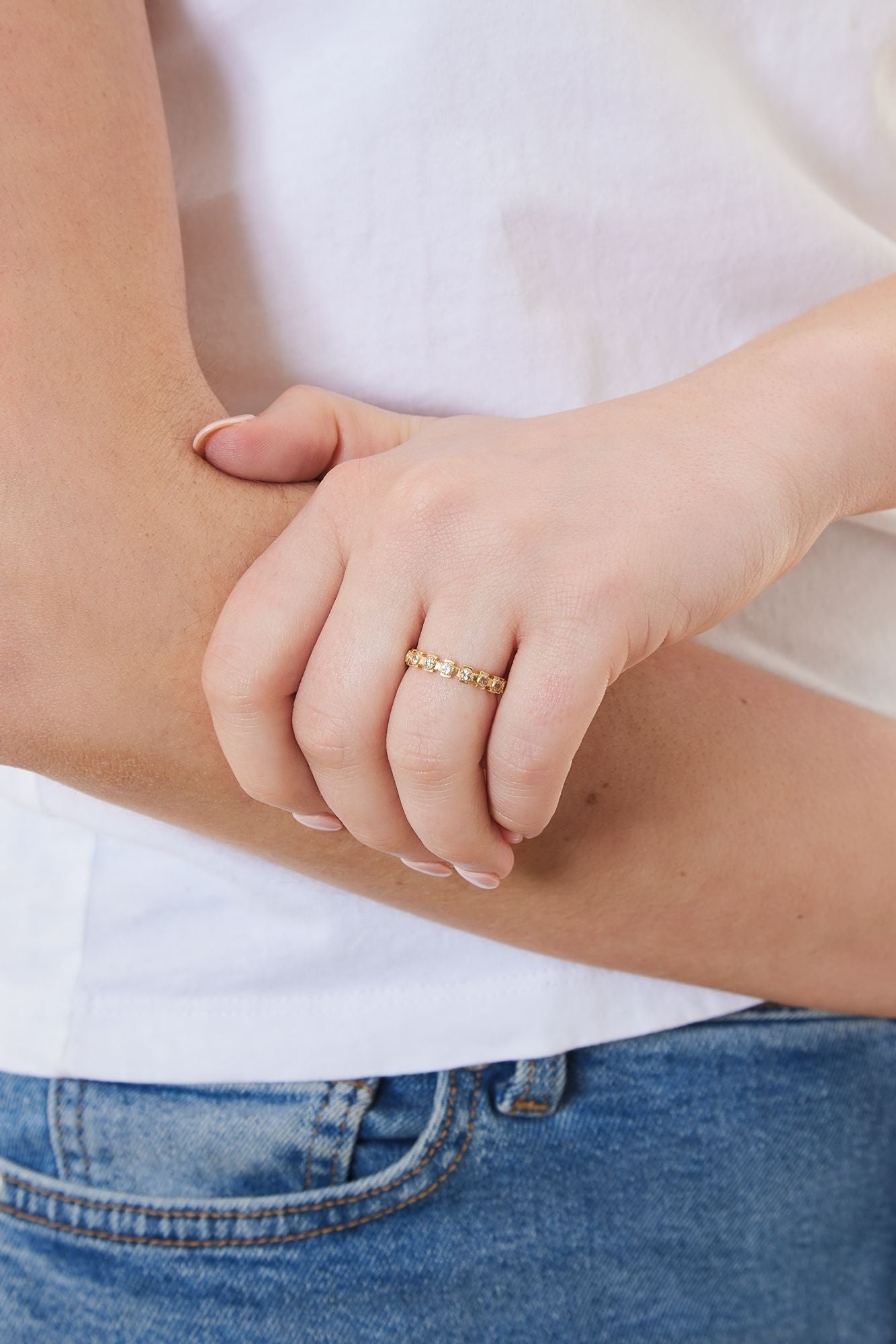 18KY Cross Stack Band Ring With White Sapphires