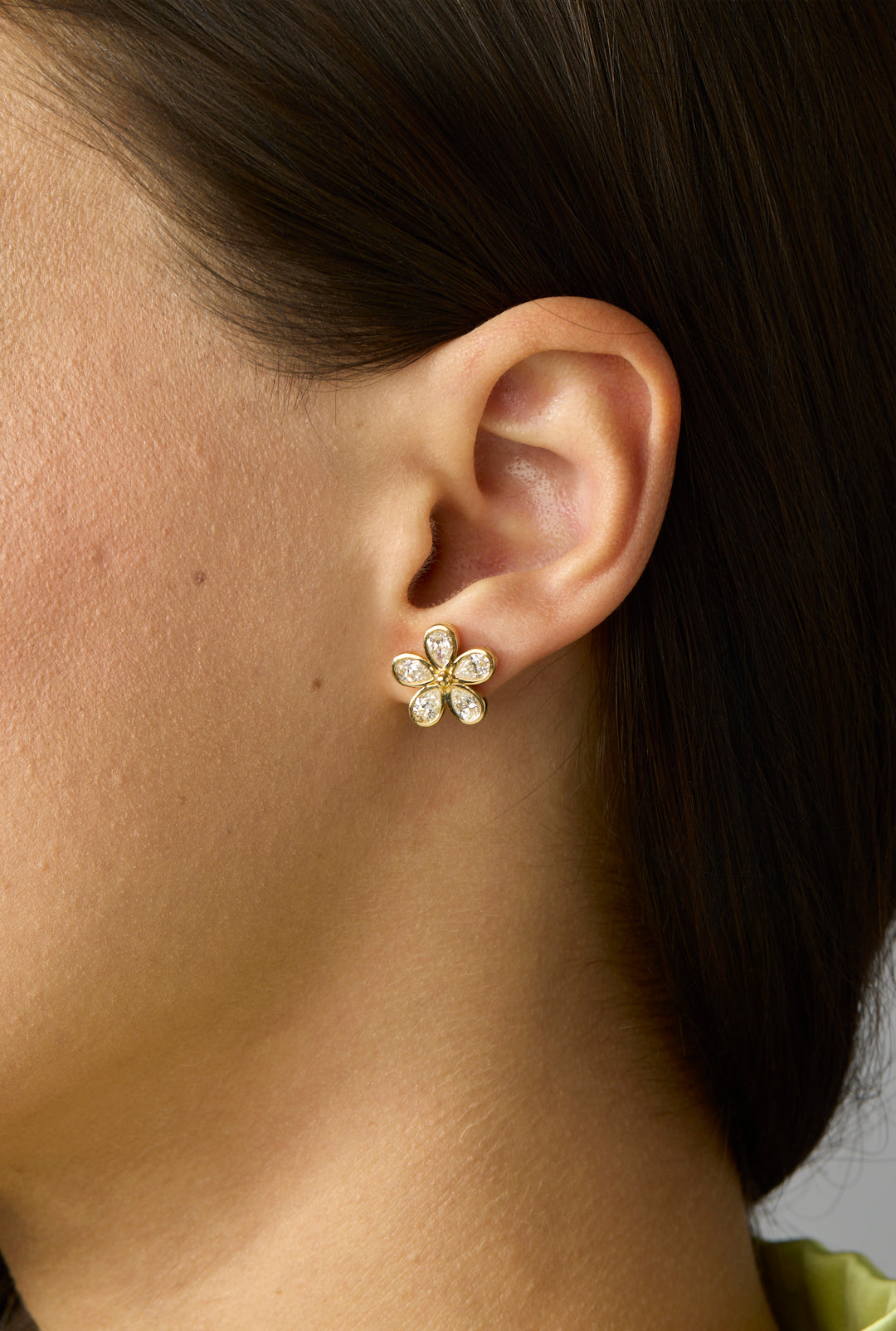 18KY Bezel Pear Flower Studs