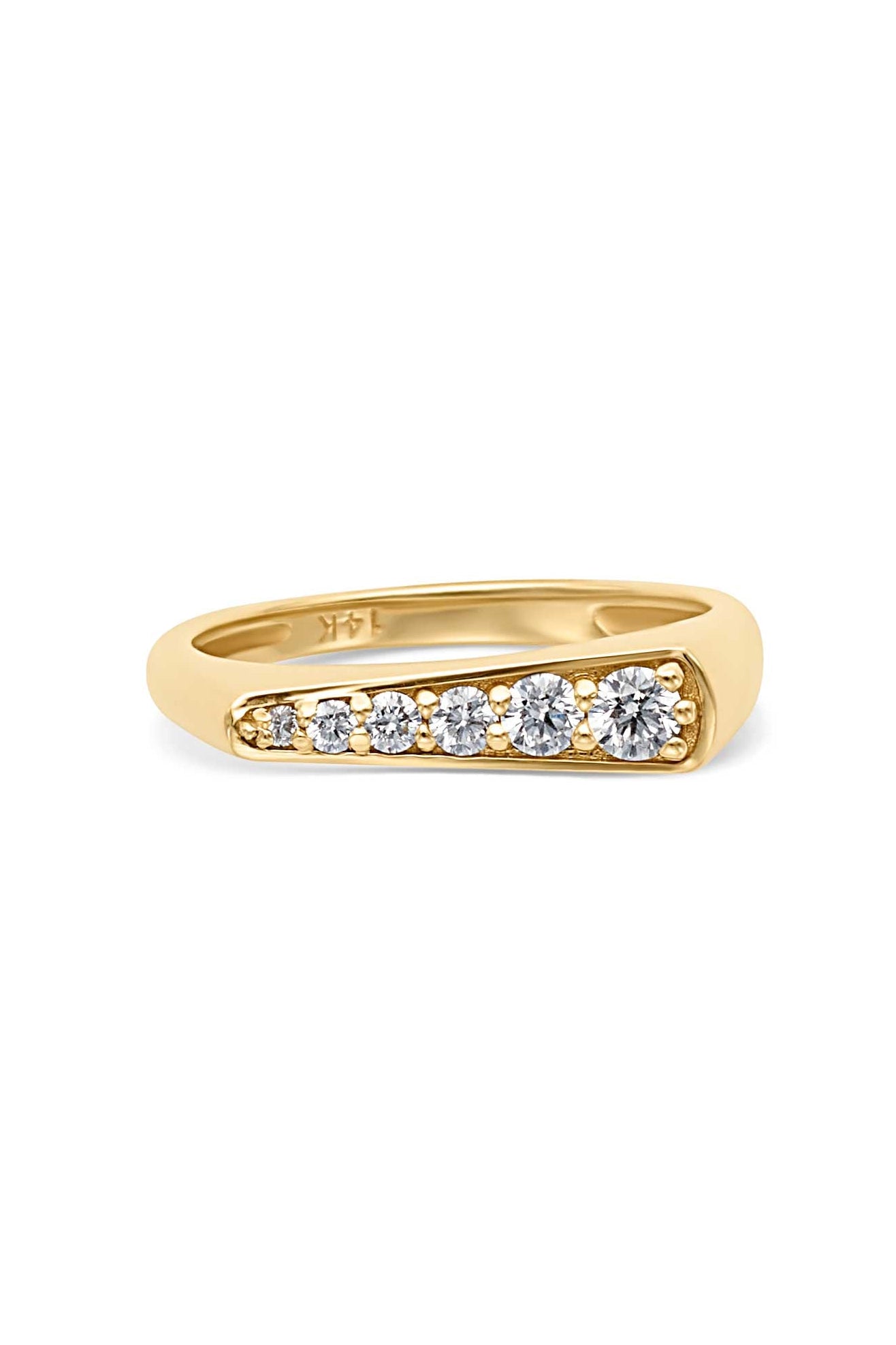 14KY Graduating Diamond Ring