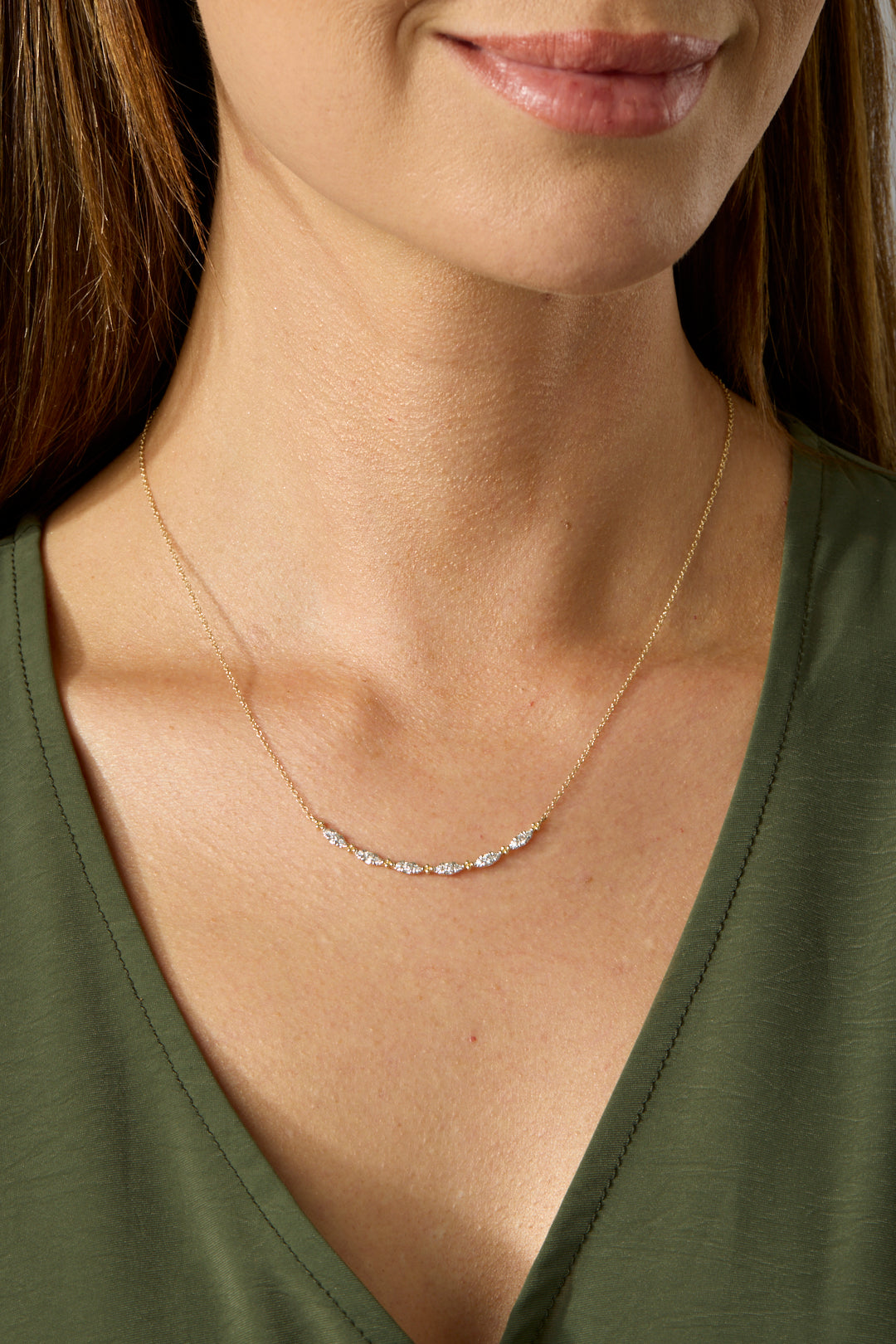 14KY Curved Bujukan Bar Diamond Necklace