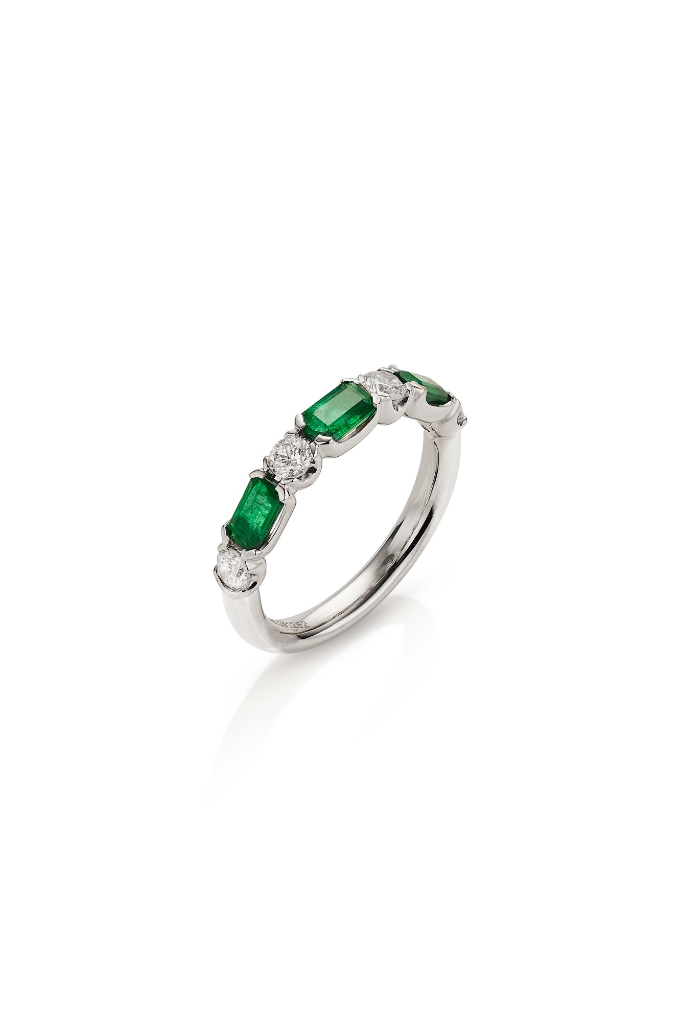 18KW Oval Emerald Ring