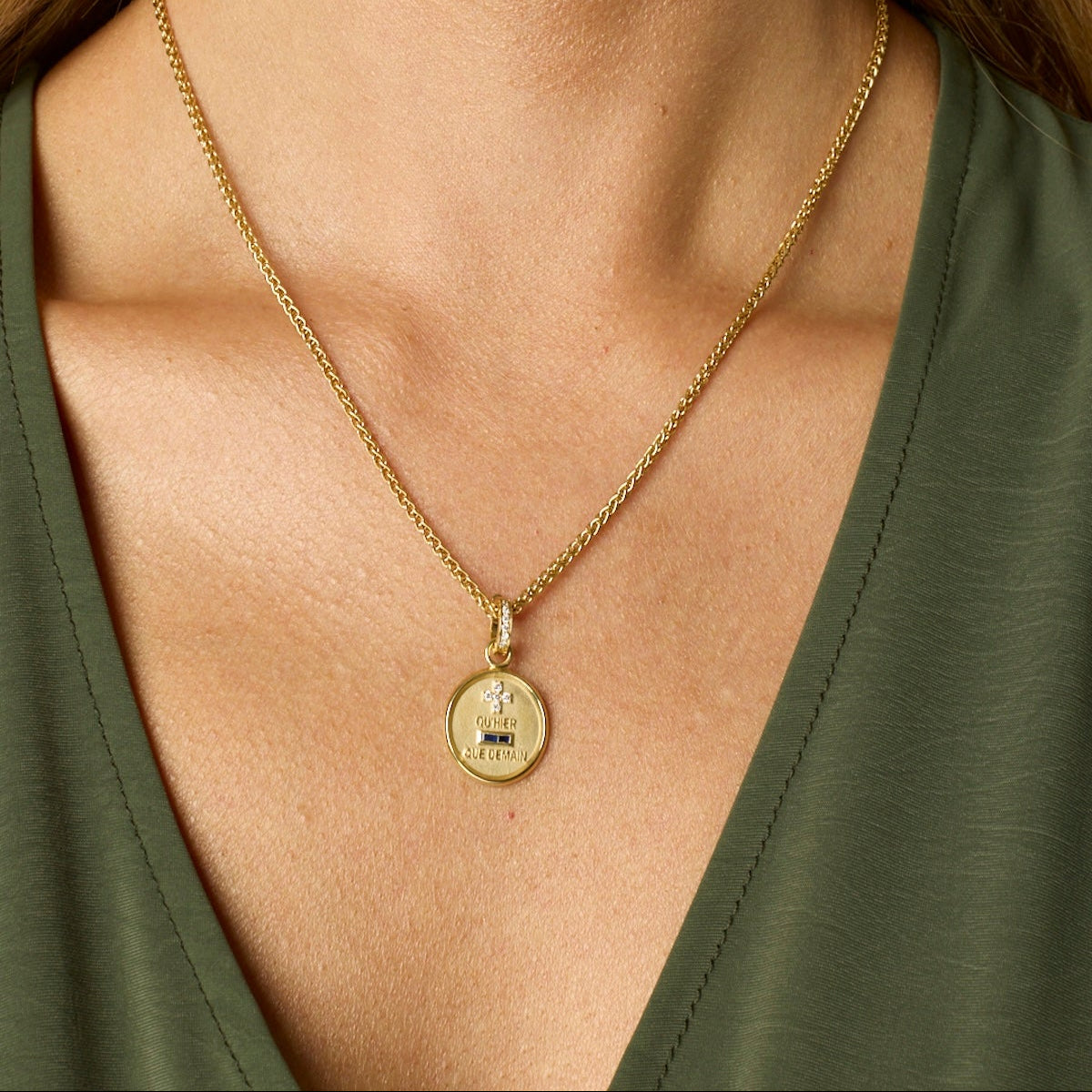 18KY Qu'Hier Que Demain Love Token with Gold Bezel Edge
