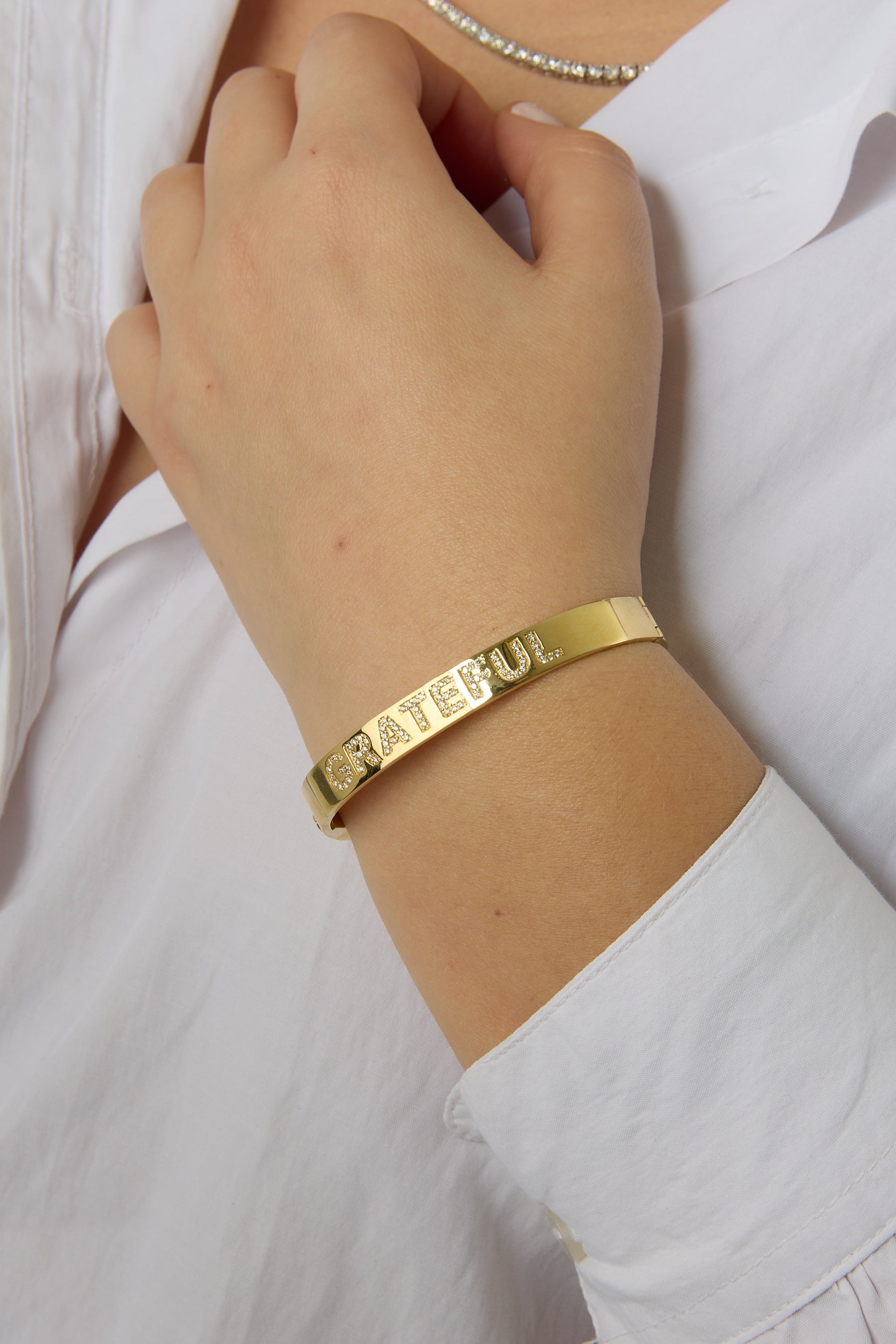 18KY "Grateful" Signature Bangle