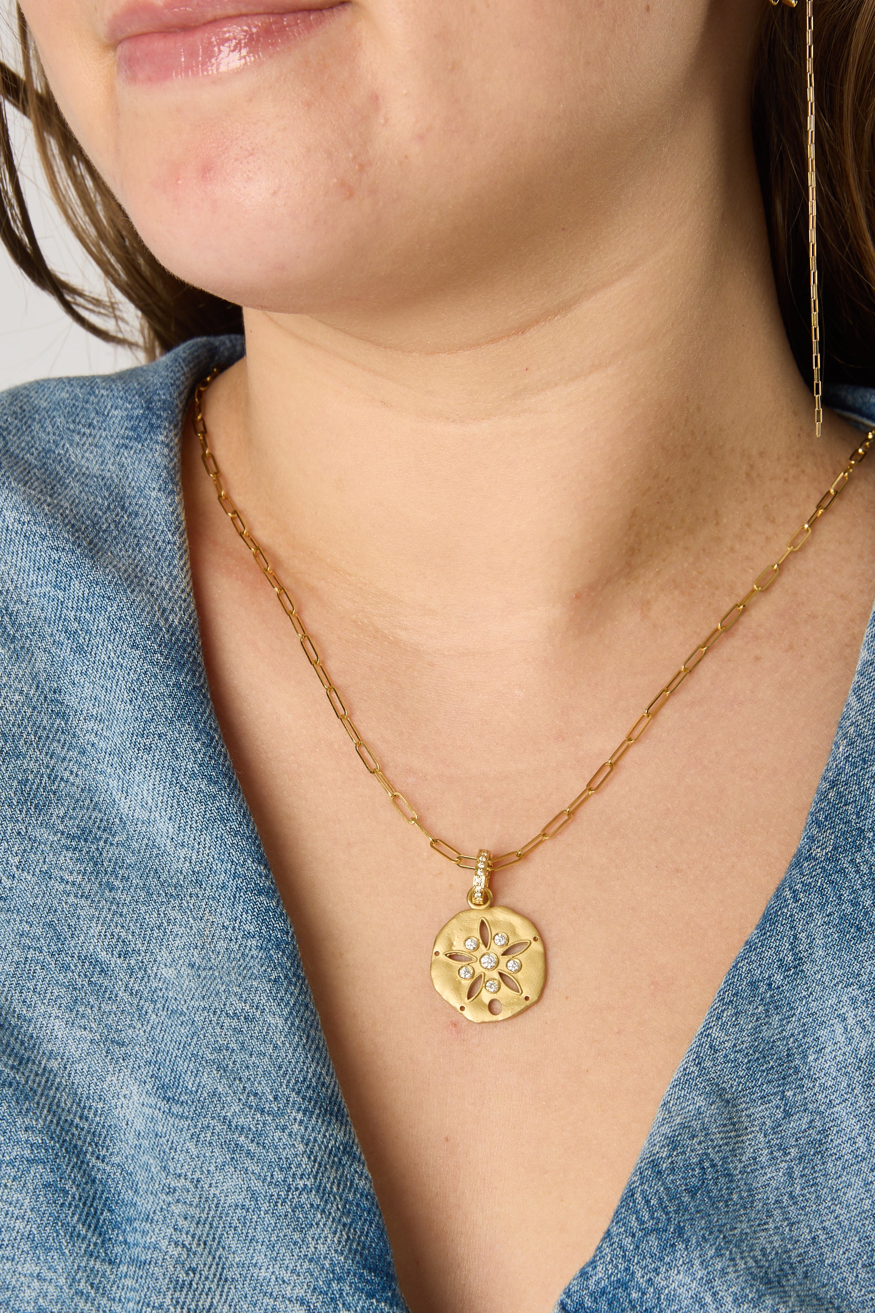 18KY Medium Sand Dollar with Diamonds