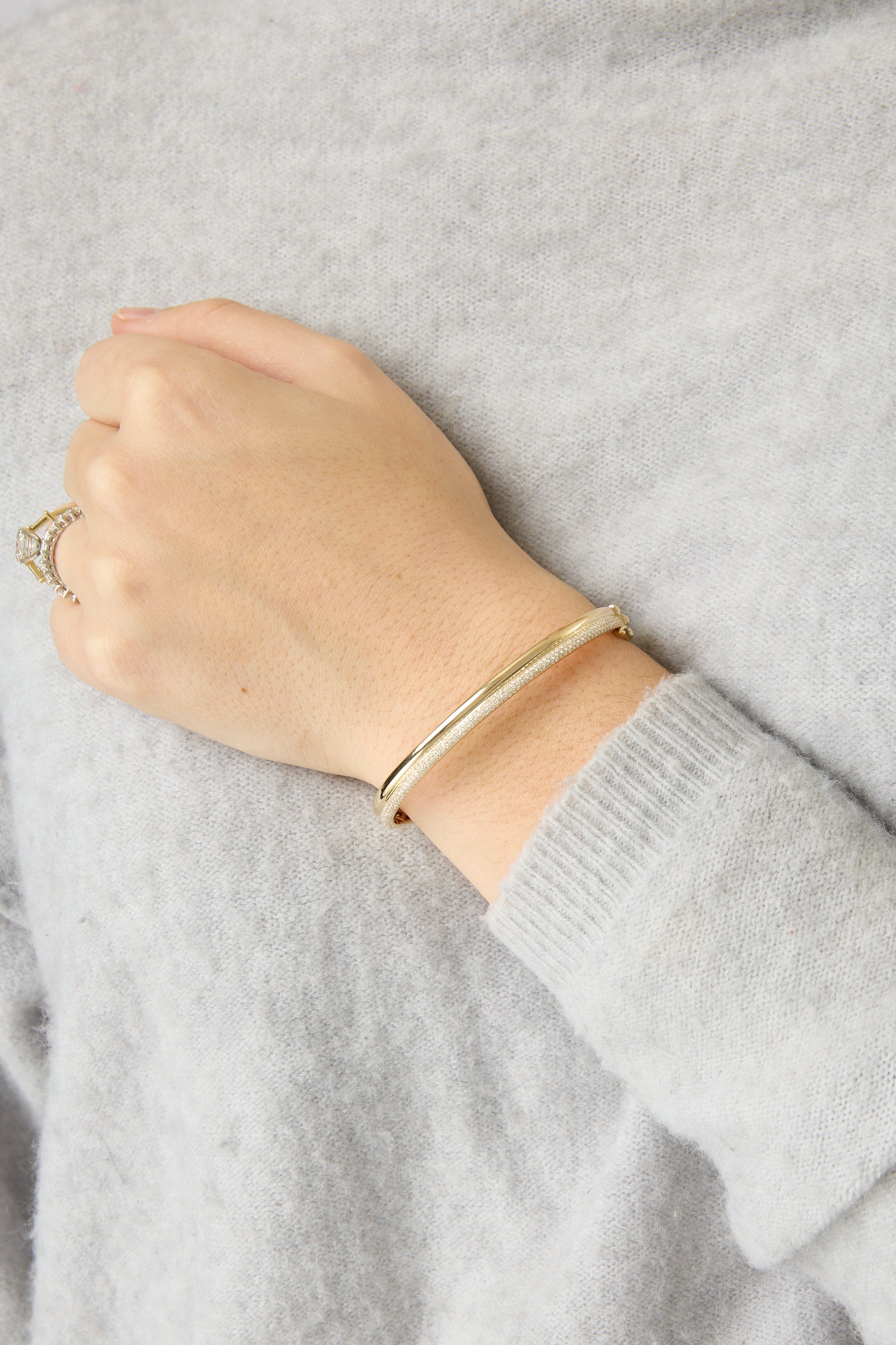 14KY Pave Polished Bangle